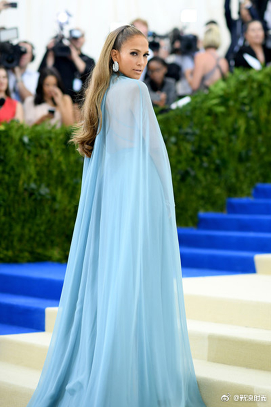 大幂幂大表姐美得稳妥可我更喜欢“玩很大”的日日和水果姐！