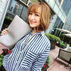 吴昕看马德里竞技比赛,吴昕巴黎街拍图片