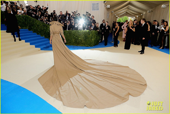 大幂幂大表姐美得稳妥可我更喜欢“玩很大”的日日和水果姐！