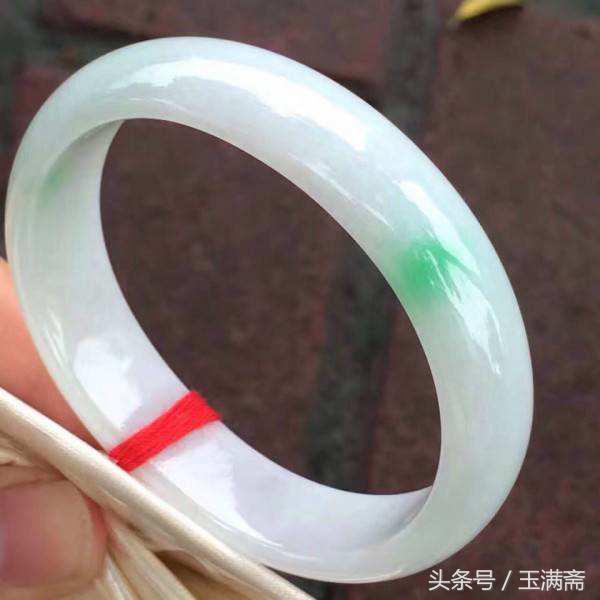 如何选购手镯,新手怎么挑选玉手镯