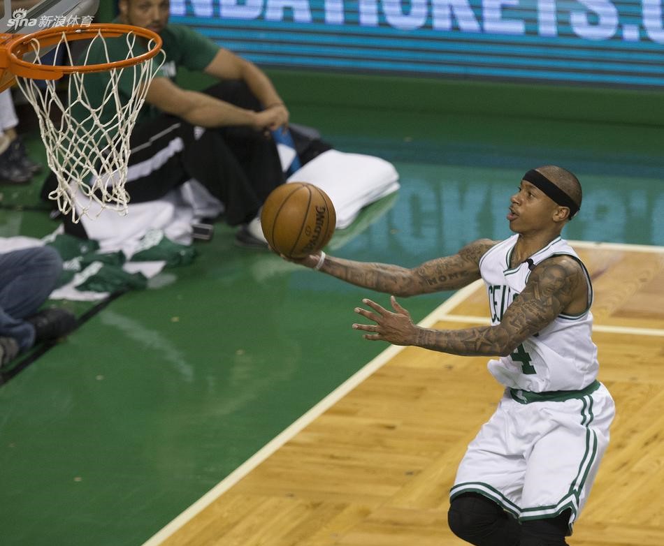 就因为这一双球鞋，季后赛的格局被改变
