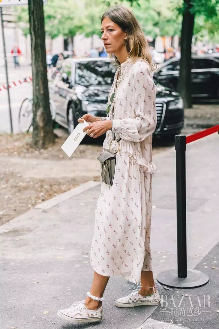 复古印花连衣裙怎么搭配好看,复古印花连衣裙适合优雅的女人穿