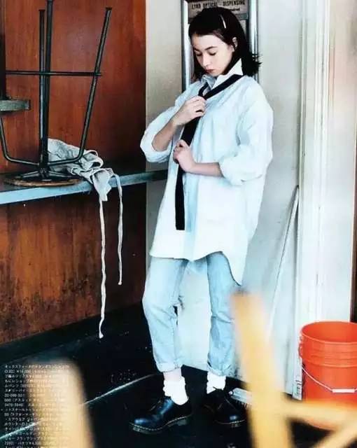 人见人爱！这个BOY风少女有点cool！