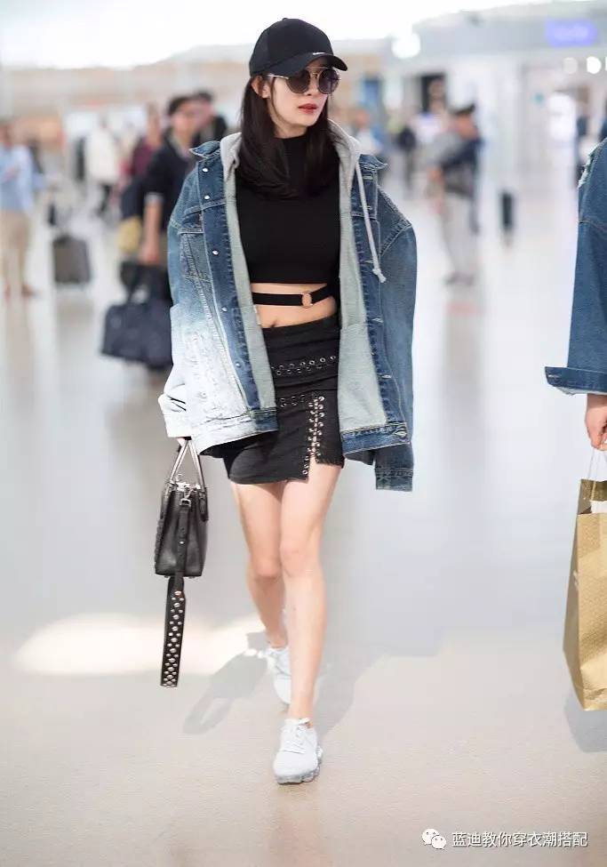 李宇春景甜机场街拍,李宇春吊带裤穿搭图片