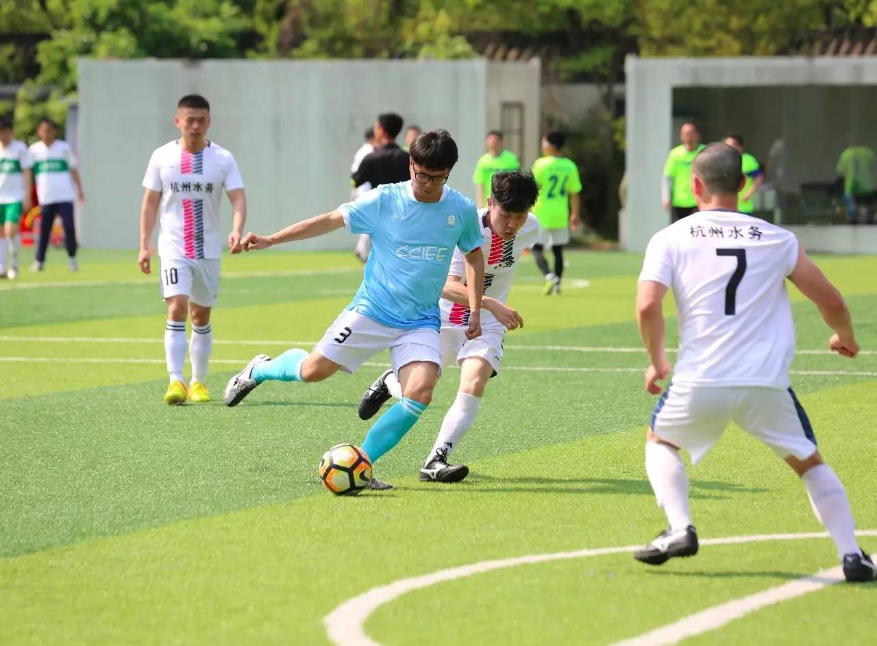 他们上演了一场杭州版实况足球，用爱搭起希望的桥梁！