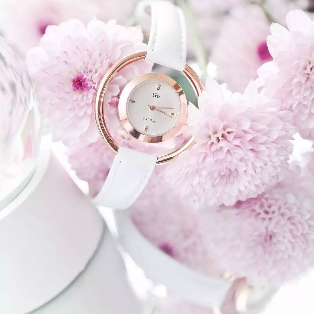 年轻的女人戴什么手表好,年轻人戴什么手表比较好女士