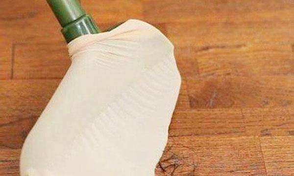 清理地板上的头发神器,地板上头发多用什么妙招能去除