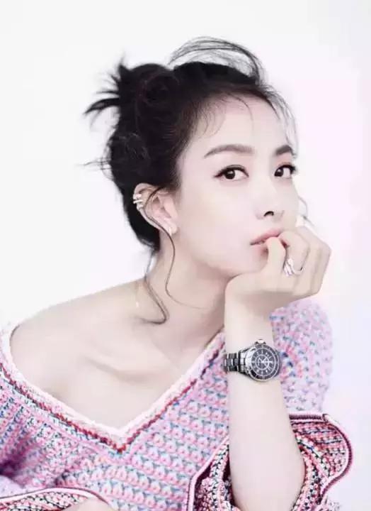 丸子头升级啦！这款炸毛丸子头，拯救你的大额头！