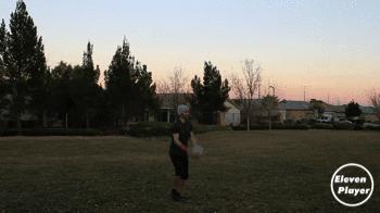 足球单手扑高空球技巧,足球高空球怎么解围