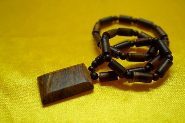 越南黄花梨和缅甸黄花梨手串,越南黄花梨手串一般多少钱