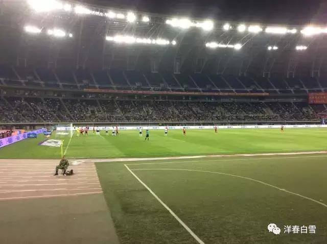 我爱足球宝贝,我爱足球但是不会踢足球