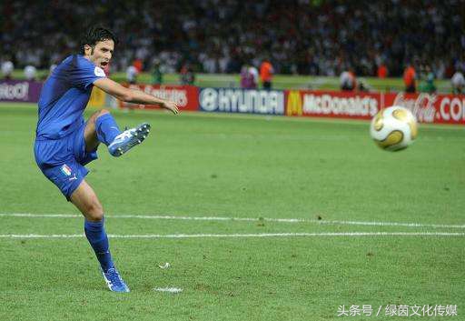 男生对球都有一种痴迷,一个男人对球的执着