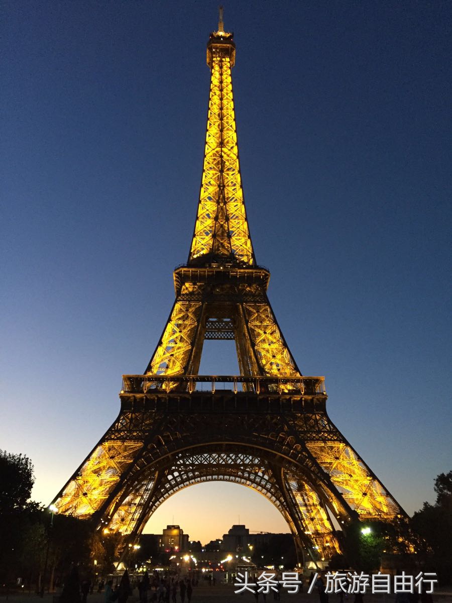 法国巴黎的著名景点和风土人情 (法国巴黎有哪些著名的旅游景点)