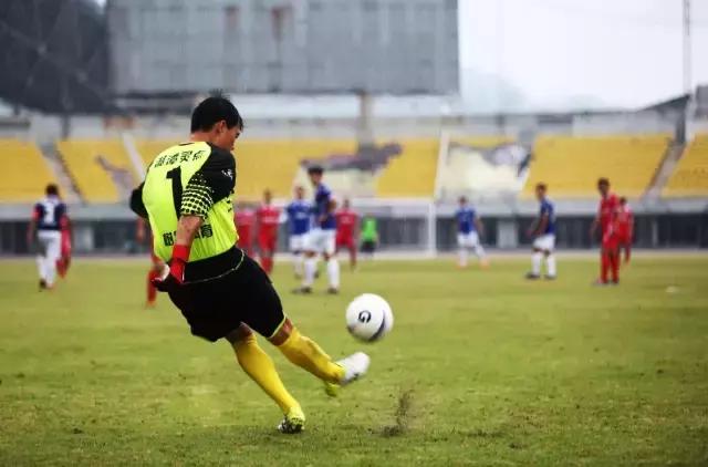 大雨挡不住的红色激情！全株洲人关注的顶级比赛嗨翻体育中心！