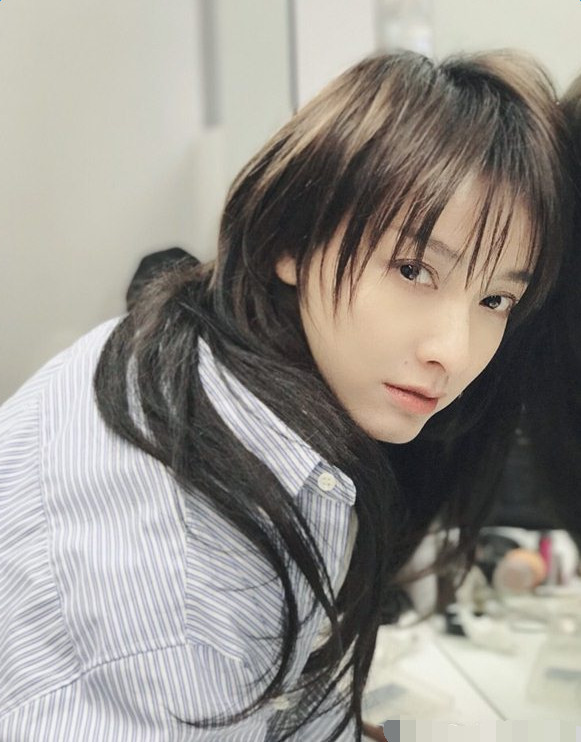 一直不愠不火,网传和李易峰在一起,这么美的她你一定没见过!