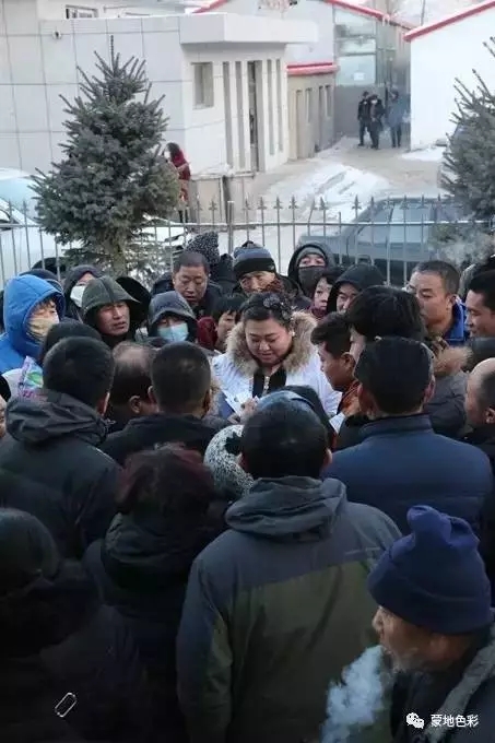 他被评为最美乡村医生上过央视春晚他是草原神医他是蒙古人