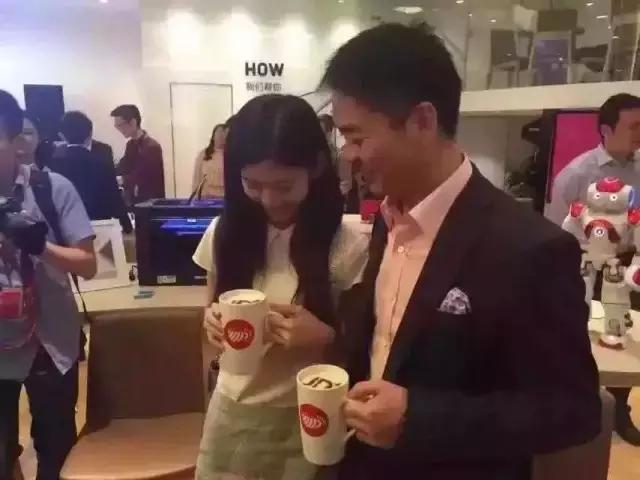 如何看待奶茶妹妹和刘强东的爱情,奶茶妹妹对于刘强东最近评价