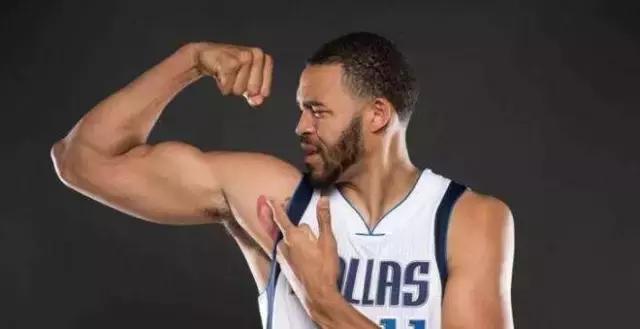 被“五大囧”摧毁的篮球人生，他真的是个脑残吗？