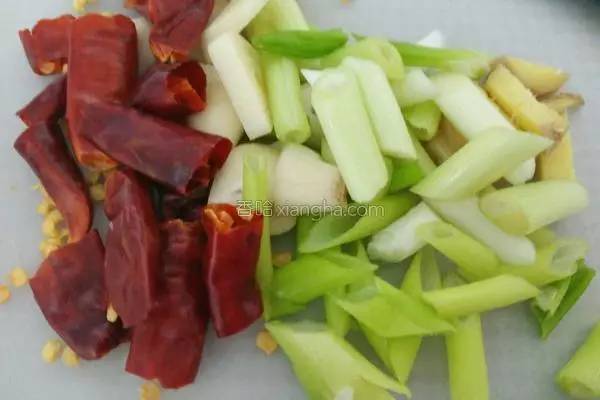 豆腐的这种做法太下饭了，咬一口会爆汁，孩子把盘子都舔干净