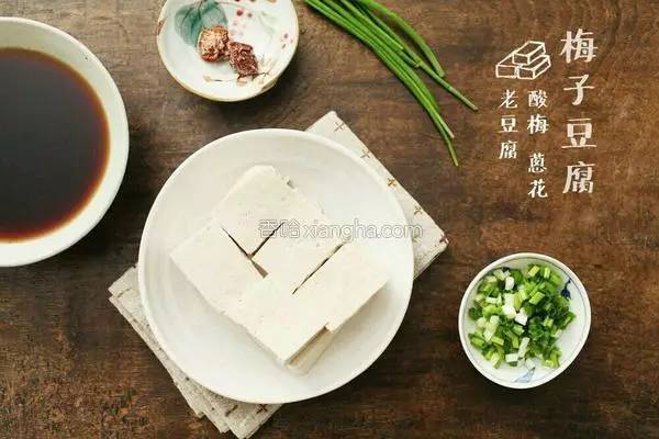 吃素就吃蛋白质丰富得豆腐，好吃到连盘子都能吃掉