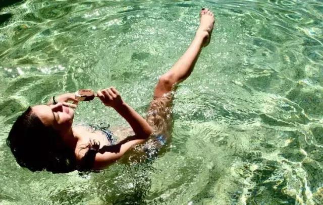 各种各样的冰淇淋怎么吃,吃冰淇淋的样子