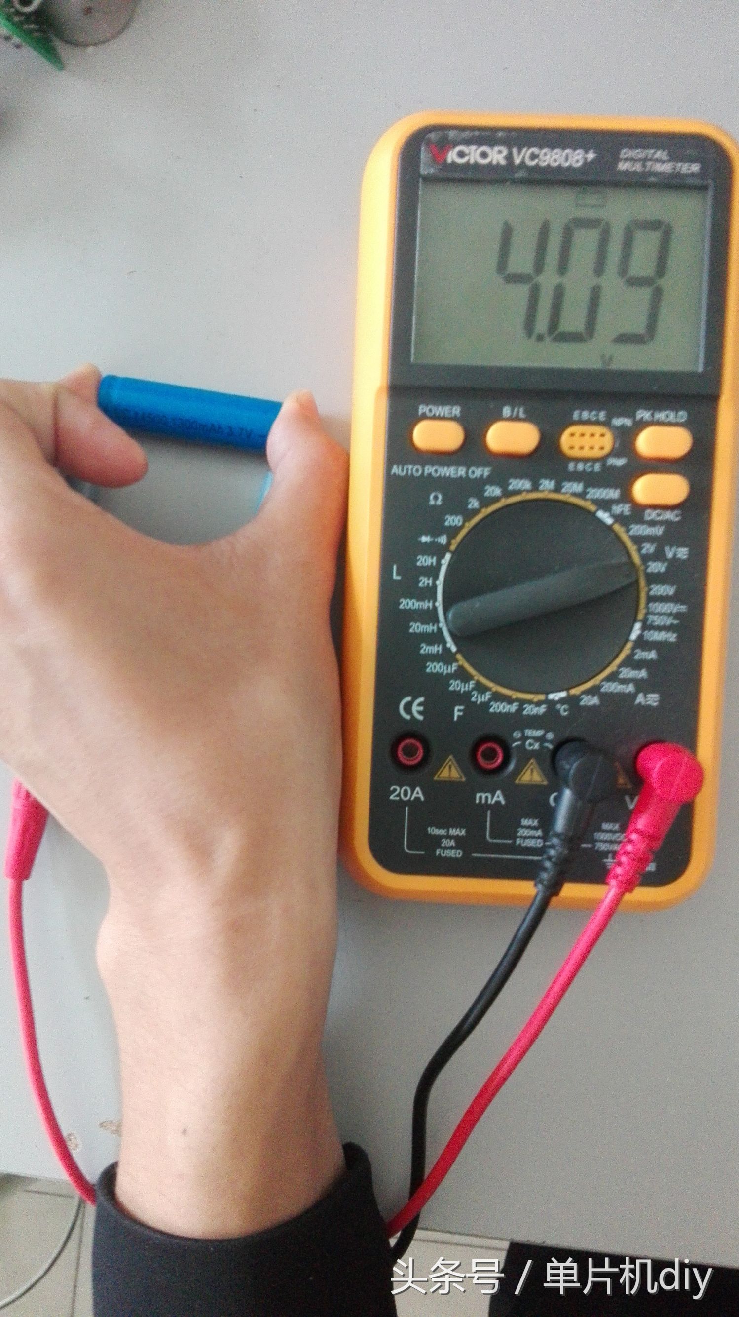 不知道怎么接线怎么用万用表测量,万用表怎么测量没反应是怎么回事