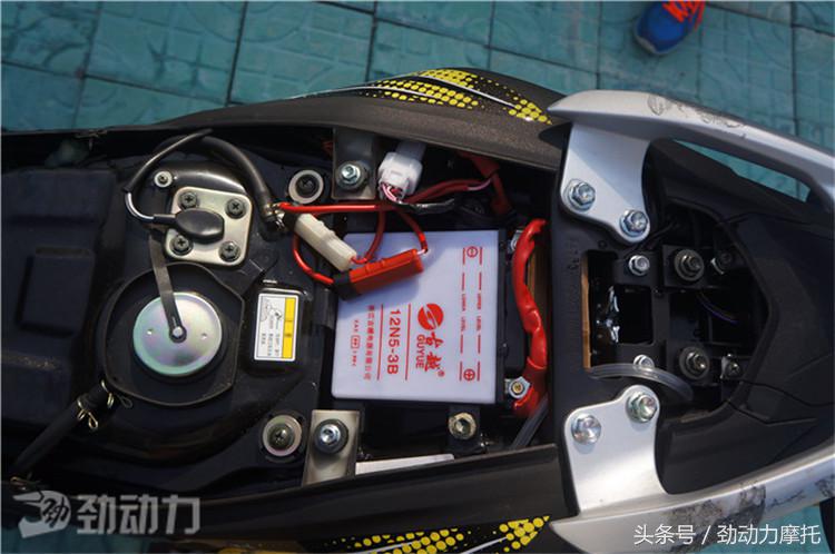 贝纳利弯梁rfs150i可以装尾箱吗,贝纳利弯梁rfs150i测评