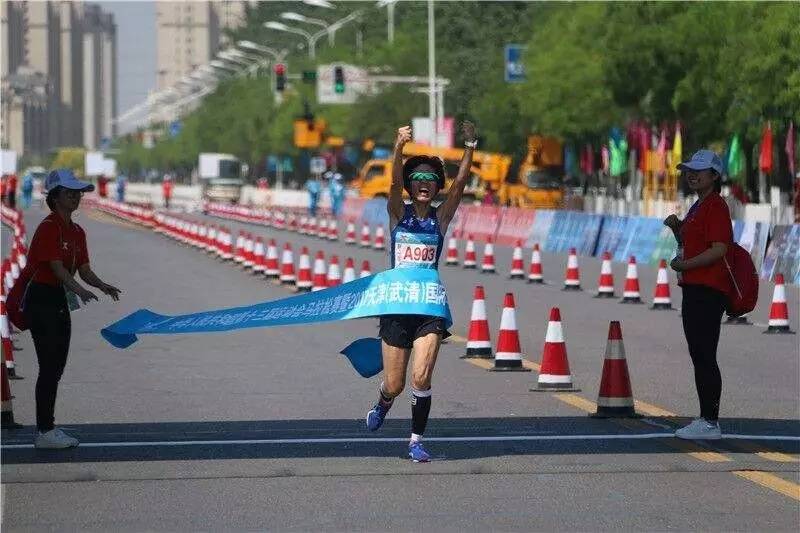 唐辉马拉松运动视频,马拉松唐辉夺冠