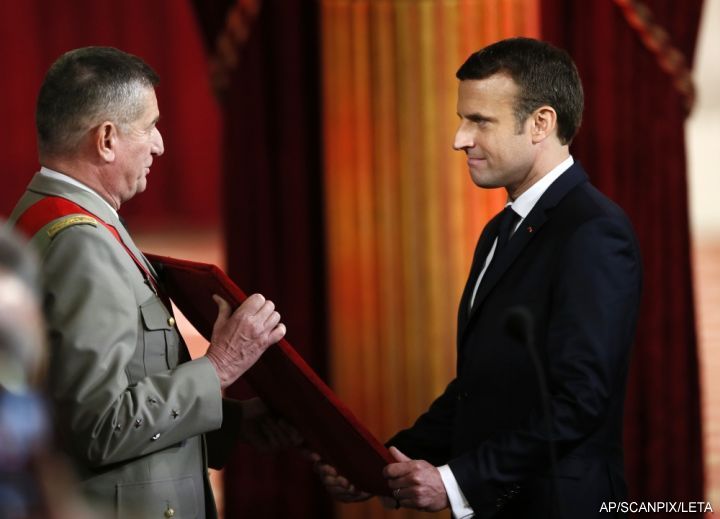 法国总统西装3千元第一夫人借LV套装穿，法国史上最省总统夫妻