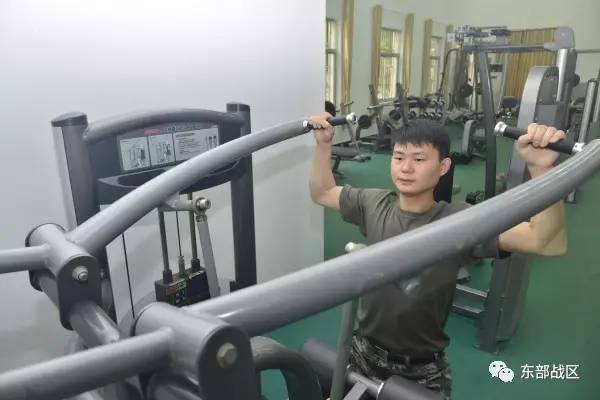 军营健身达人教你如何练出好身材,健身器械体能训练大全