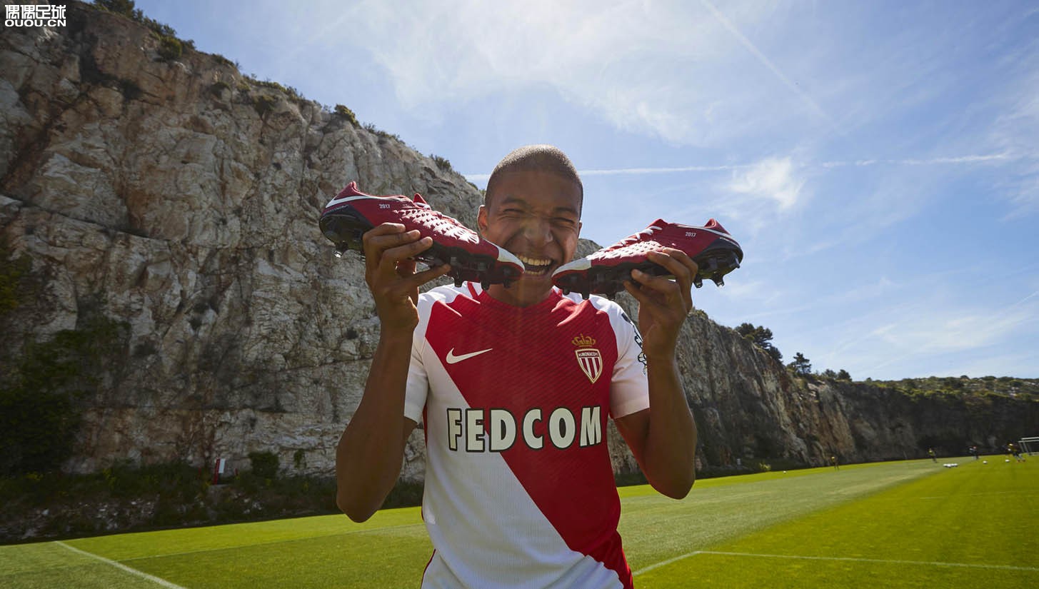 耐克历史最强足球鞋,耐克世界杯定制足球鞋