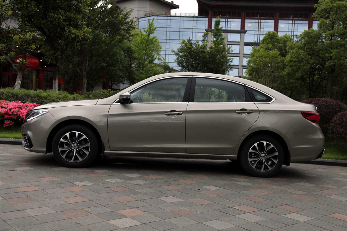 新颜新一代,东风风行景逸s50亮右后abs灯