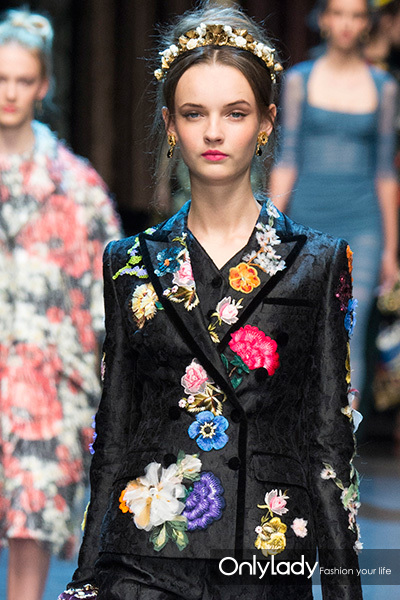 头发上的装饰发夹,头发上的装饰钻石