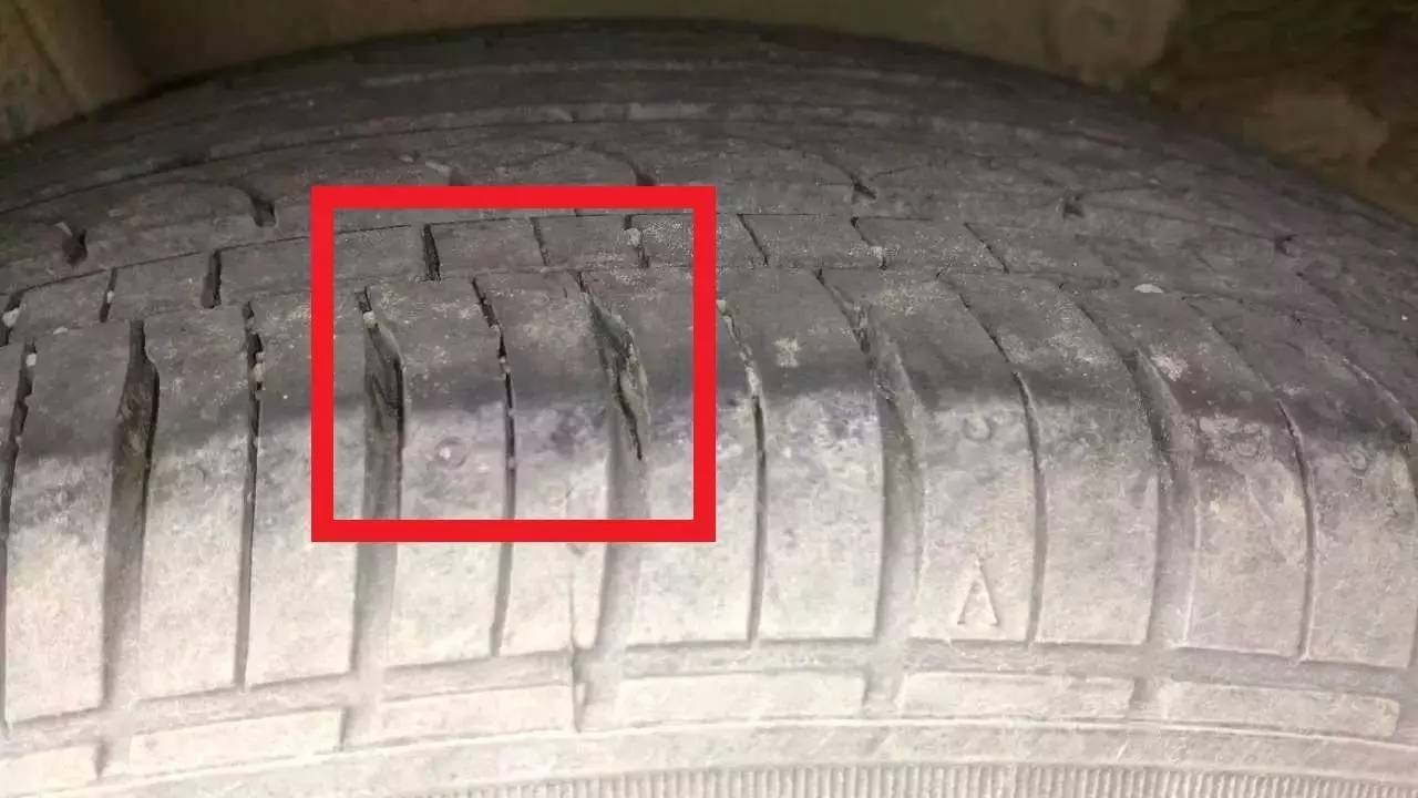 刚跑2万公里的轮胎就裂了，这还能接着用吗？