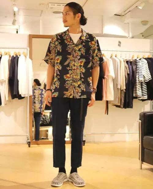 夏天来了该穿凉鞋了,穿凉鞋的季节到了