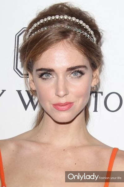 头发上的装饰发夹,头发上的装饰钻石