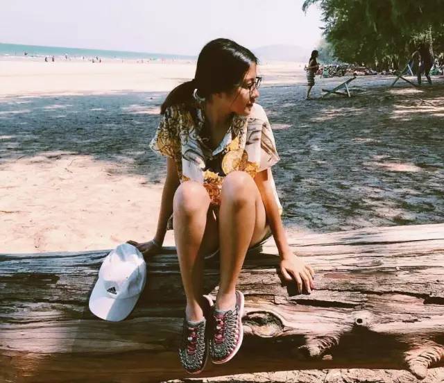 夏天来了该穿凉鞋了,穿凉鞋的季节到了