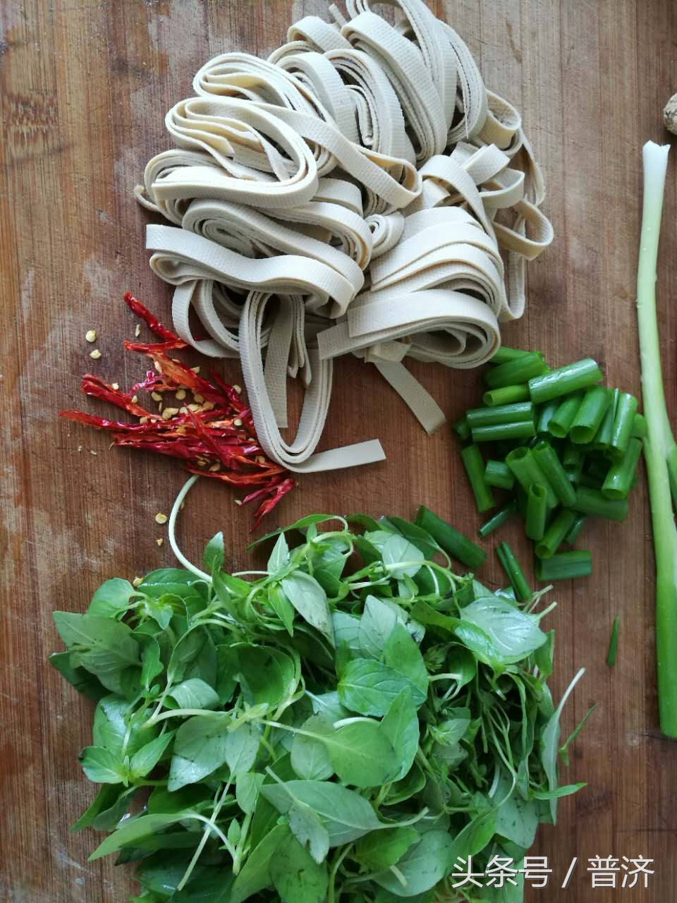 荆芥拌千张酒店做法,千张荆芥怎么炒好吃