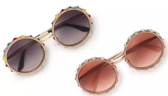 女明星把它宠上了天，一年四季走哪儿带它！