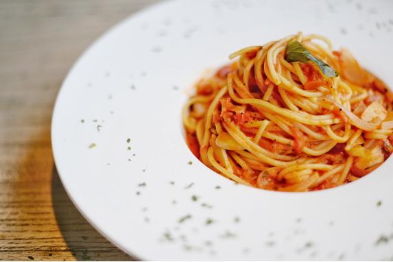 邱莹莹应勤初次咖啡馆见面,欢乐颂邱莹莹咖啡馆瑞幸