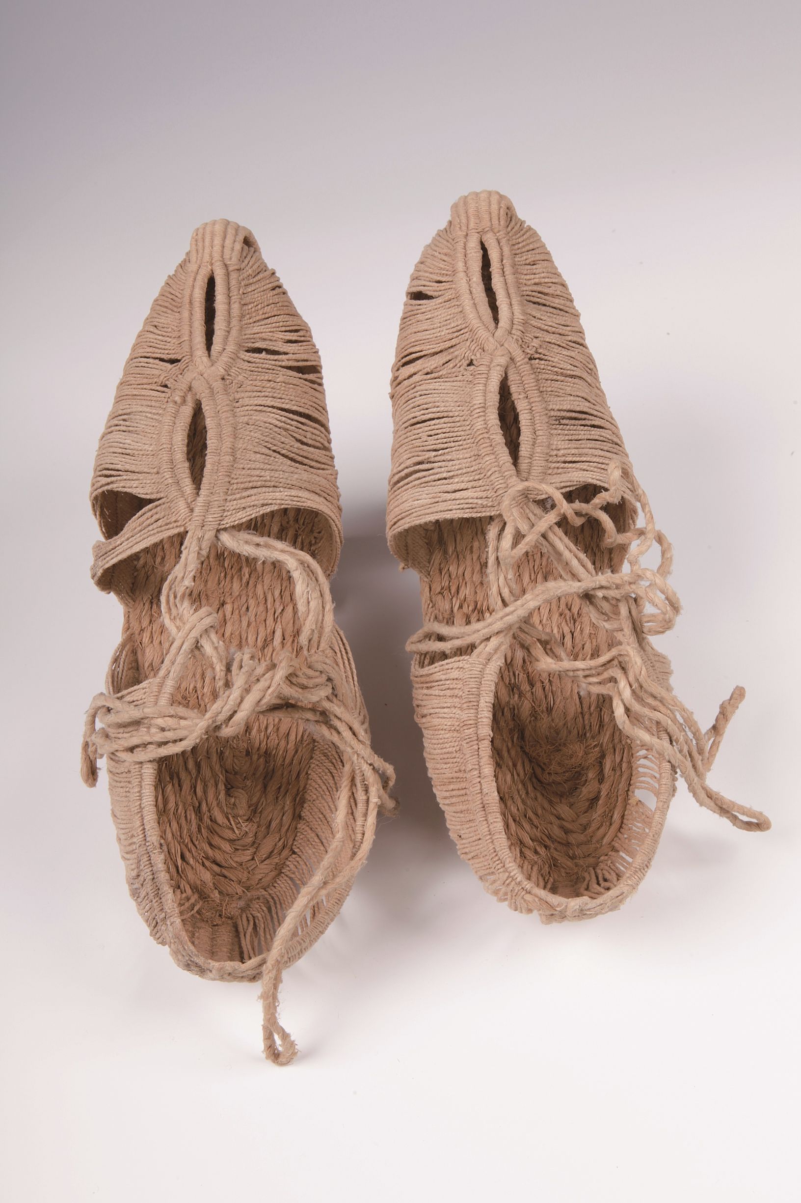 要走出的一条“丝绸之路”，怎能少的了一双西域的潮鞋？