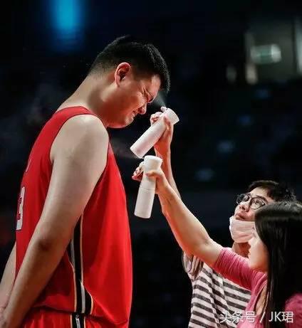 容易出油是基因问题吗,夏天出油会导致毛孔变大吗