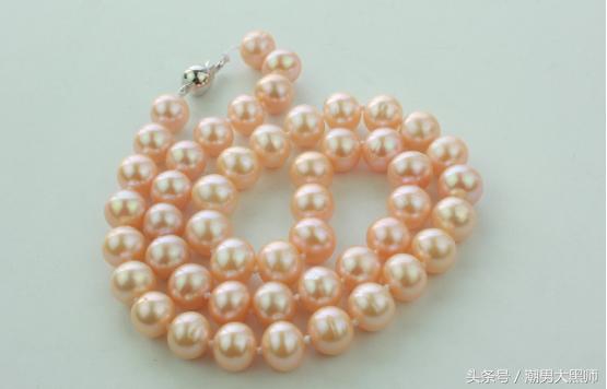 珍珠寓意美丽和纯洁,珍珠象征纯洁高贵