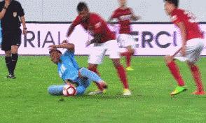 忘带红牌的裁判们把“乖宝宝”变成李建滨!