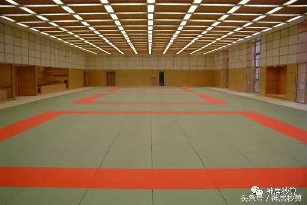 日本榻榻米制作过程,真正的日式榻榻米实用吗