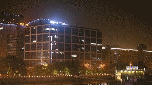 帝国大厦、堪培拉电讯塔、广州塔、杭州东站，浙大用这种方式庆生