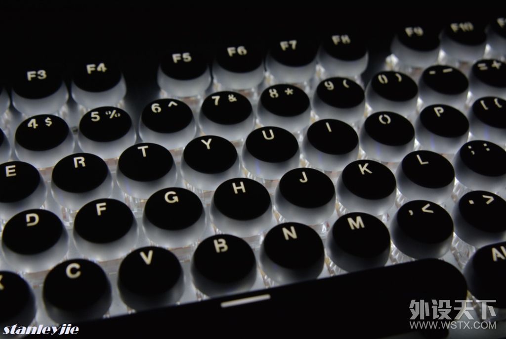 腹灵光轴机械键盘怎么样,红轴104机械键盘测评