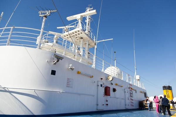 坐着豪华游轮,坐着邮轮看世界