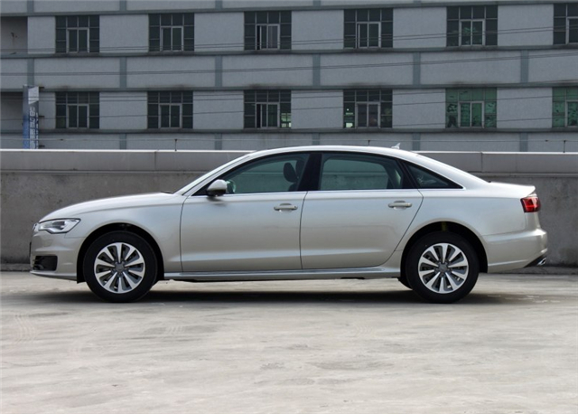 奥迪a6l55tfsiquattro旗舰动感型,奥迪a6l45tfsiquattro尊享致雅型