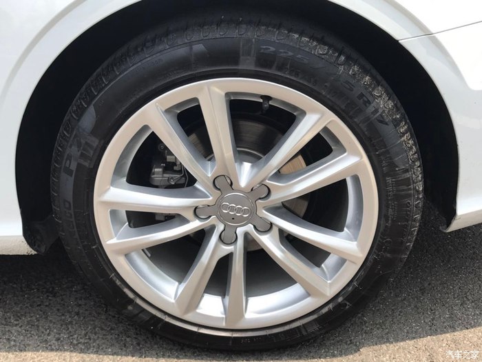 奥迪a32022款两厢,奥迪a345tfsi